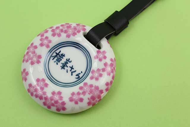 プレゼント・ギフトにやきもの（焼き物 陶磁器）オリジナルのアクセサリー・小物雑貨 有田焼名前プレート 桜(丸型)