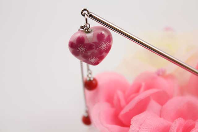 プレゼント・ギフトにやきもの（焼き物 陶磁器）オリジナルのアクセサリー・小物雑貨 有田焼かんざし ロング ピンク桜(ハート)