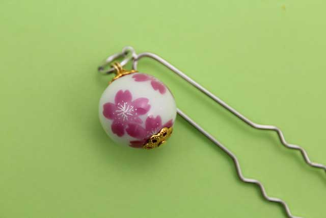 プレゼント・ギフトにやきもの（焼き物 陶磁器）オリジナルのアクセサリー・小物雑貨 有田焼かんざし 磁器玉 桜