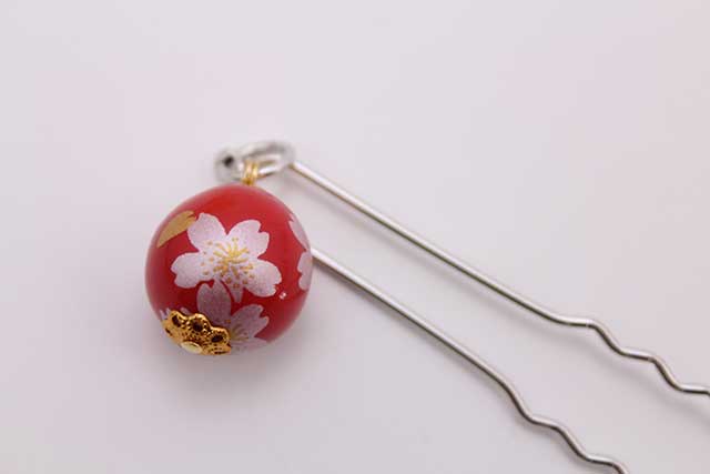 プレゼント・ギフトにやきもの（焼き物 陶磁器）オリジナルのアクセサリー・小物雑貨 有田焼かんざし 磁器玉 赤銀桜