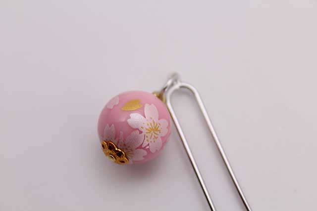 プレゼント・ギフトにやきもの（焼き物 陶磁器）オリジナルのアクセサリー・小物雑貨 有田焼かんざし 磁器玉 ピンク銀桜