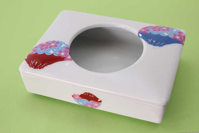 プレゼント・ギフトにやきもの（焼き物 陶磁器）オリジナルのアクセサリー・小物雑貨 有田焼ミニティッシュケース 富士山桜